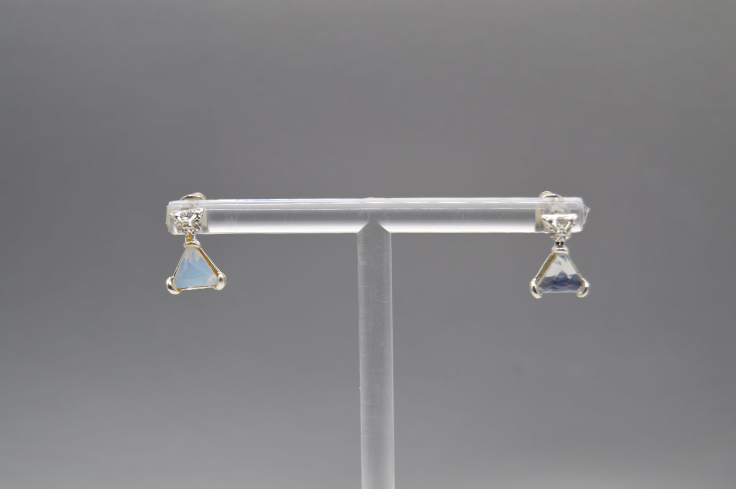 Triangular Gemstone Earrings ā Blue Tone Contrast